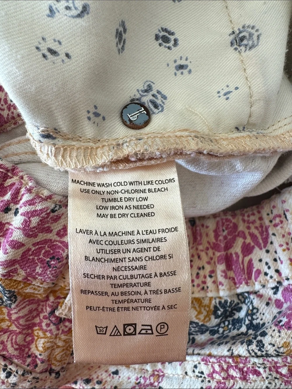 Pilcro Anthropologie Scrunchie Shorts - High-Waist 100% Cotton Floral Jean Short - Picture 9 of 12